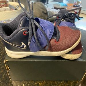 Kids basketball sneakers